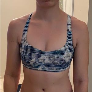 lululemon free 2 b wild bra, size 6